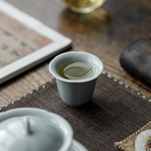 Taza de Té Pequeña Guanlan Tianqing Ru Kiln, Hecha a Mano, de Porcelana, Forma Cilíndrica, Color Azul Cielo, para Degustación de Té Kung Fu, Taza Individual - Product Image 4