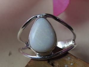 Anillo de Ópalo Multicolor Australiano con Engaste de Puntas - Anillo de Boda de Plata - Talla 5 de EE. UU. Hecho a Mano Clásico Certificado por Terceros - Product Image 3