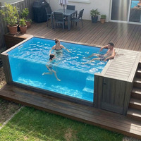 Kompakter Container-Pool mit Holzdeck-Umrandung und Integrierter Sitzbank