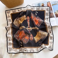 Foulard carré en satin de soie 22*22 pouces, style tendance, de qualité supérieure, pour femme, personnalisable, en mousseline, idéal comme cadeau ou foulard de tête.