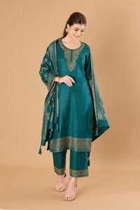 Trajes de Invierno Dilkash de Calidad de Exportación para Mujer, Traje Salwar Bordado de Mezcla de Lana Suave, Disponible a un Precio Razonable - Product Image 2
