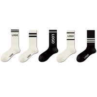 Échantillon gratuit, logo personnalisé, chaussettes en coton décontractées noires et blanches, chaussettes de sport antidérapantes, design de mode