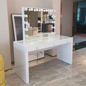 Meuble coiffeuse en bois moderne de luxe avec miroir de maquillage à lumière LED avec port USB Meuble coiffeuse 3 tiroirs pour chambre à coucher - Product Image 4