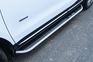 Marchepieds latéraux pour SUV Aftermarket Territory Equator Silver avec base en aluminium noir - Product Image 2