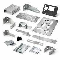 Fabrication de supports métalliques par découpe laser, pliage et soudage pour l'utilisation dans les projets de panneaux de fixation d'ascenseurs.