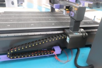 Routeur CNC 3 axes AccTek 1300*2500mm avec options d'axe rotatif, système Mach3, refroidissement par eau et air, broche 3.5kw 6kw en option
