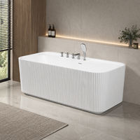 Baignoire rectangulaire rainurée en acrylique blanc neige à poser contre le mur, avec robinet chromé et douchette à main, idéale pour appartement - Offre Spéciale