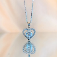 Usine personnalisée en gros S925 argent plaqué platine Moissanite en forme de coeur romantique pendentif collier haut de gamme