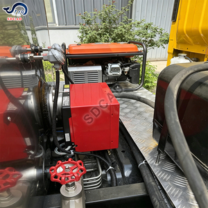 Camion distributeur d'asphalte de 8 m3 résistant à la corrosion, durable et esthétiquement plaisant avec un habillage en acier inoxydable - Product Image 5