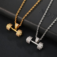 Collier pendentif haltère Iced Out avec chaîne torsadée, finition dorée et argentée