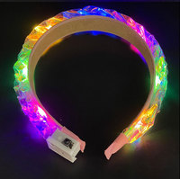 Beige LED-Stirnband mit Kronendesign - Langlebiger Kunststoff Neujahrs-Party-Zubehör NEUHEITEN