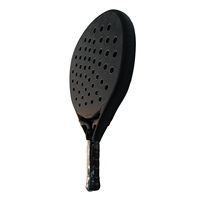 Arronax, fabricant de raquettes de sport personnalisées, fournit des raquettes de padel et de beach tennis professionnelles en carbone 18K.