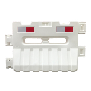 Bollards de signalisation routière en PEHD rouge/blanc remplis d'eau pour la construction routière, le contrôle des foules et le stationnement - Product Image 5