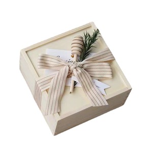 Caja de regalo cuadrada de madera de pino hecha a mano para embalaje de regalos y manualidades - Product Image 2