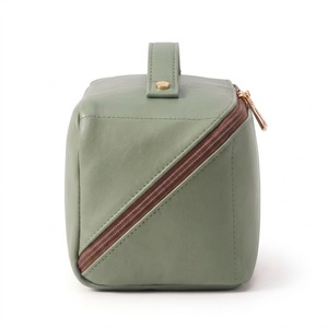 Trousse de Maquillage Vert Sauge en Cuir PU, Ouverture à Plat, Double Fermeture Éclair Dorée, Poignée Supérieure, Logo Personnalisé, OEM ODM, Portable - Product Image 6