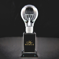 Prix du trophée de l'ampoule en cristal Pioneer à gravure gratuite avec base noire