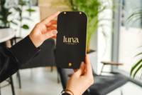 Porte-documents en similicuir et contreplaqué avec logo personnalisé en feuille d'or pour restaurants et bars, avec bouton, pour chéquier et factures