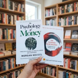 La Psicología del Dinero y el Coraje: Combo de Libros de Alta Calidad para Adultos en Formato Paperback sobre Desarrollo Personal y Gestión del Dinero - Product Image 1