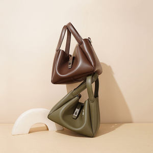 Sac seau à bandoulière pour femme avec logo personnalisé, sac à main en cuir haut de gamme tendance pour femme - Product Image 1