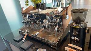 Machine à café expresso professionnelle à double groupe E61 avec pompe rotative et trois chaudières pour café, salon de thé et entreprise - Product Image 4