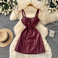 Robe courte moulante en similicuir pour femme, bretelles spaghetti, col en V, style corset, tenue de soirée pour l'automne et l'hiver