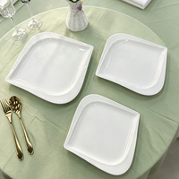 Assiette de table en céramique blanche solide incurvée, empilable, de qualité alimentaire, résistante au micro-ondes et au lave-vaisselle, pour hôtels, restaurants et usage domestique (vente en gros)