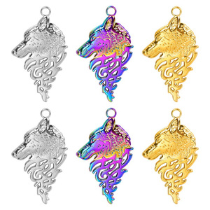 Collier pendentif tête de loup en acier inoxydable, chaîne croisée plaquée or 18 carats, bijoux animaliers couleur arc-en-ciel - Product Image 2