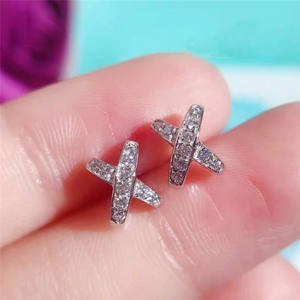 Bague Cocktail en Or Rose et Diamants, Sertie Pavé en Forme de Croix, Pierres Rondes Naturelles, Bijou Moderne Unisexe Tendance - Product Image 5