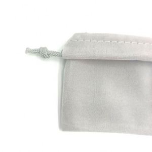 Pochette à cordon floquée grise anti-poussière avec logo personnalisé au toucher doux pour écouteurs, rangement de bijoux et clé USB - Product Image 4