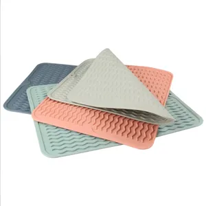 Tapis de séchage de vaisselle en silicone antidérapant résistant à la chaleur et compatible lave-vaisselle 30*40 pour comptoir de cuisine - Product Image 2
