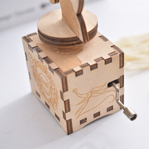 Ganzer Verkauf Holz maßge schneiderte Karussell Spieluhr für Kinder Karussell Pferd Spieluhr Großhandel Spieluhr Bestes Geschenk - Product Image 2