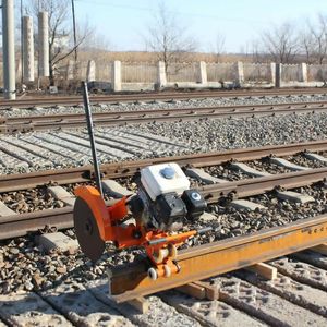 Machine de découpe de rails portable à moteur essence pour l'entretien ferroviaire - Product Image 1