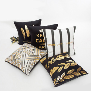 Amity Nouveau Design Dorure Dorée Housse de <span class=keywords><strong>Coussin</strong></span> Décorative Bon Marché Haute Qualité Housse de <span class=keywords><strong>Coussin</strong></span> <span class=keywords><strong>45x45</strong></span> Pour Voiture Et Canapé - Product Image 2