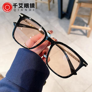 Gafas de Sol Qianai con Marco Cuadrado, Protección UV400 Tipo 3, Lentes AC con Diseño de Escamas en Negro Brillante, Naranja y Gris, para Mujer - Product Image 2