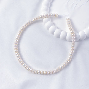 Perle di perle d'acqua dolce naturali, diametro 8-<span class=keywords><strong>9</strong></span> <span class=keywords><strong>millimetri</strong></span>, prodotto semilavorato. Alta lucentezza, con lievi difetti. - Product Image 2