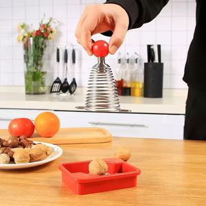 Casse-noix portable en acier inoxydable à ressort spiralé, simple d'utilisation, pour ouvrir les noix et retirer les coquilles - Product Image 3