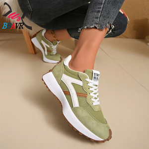 Zapatos Deportivos de Plataforma Transpirables y Cómodos de Color Clásico Brillante de Moda al por Mayor de Fábrica para Mujer - Product Image 4