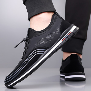 Chaussures de marche pour hommes, bout rond, tige synthétique, semelle extérieure en caoutchouc antidérapante, couleur unie, style sport, logo embossé - Product Image 4