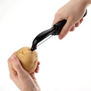 Petit éplucheur de fruits et légumes en acier inoxydable avec poignée confortable Accessoire d'outil de cuisine domestique en métal durable - Product Image 5
