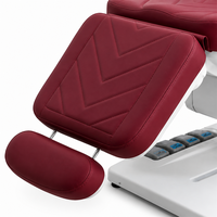 Table de traitement électrique rouge et blanche avec commande par pédale, repose-jambes 3 sections, base métallique, hauteur réglable, pour massage et salon de beauté
