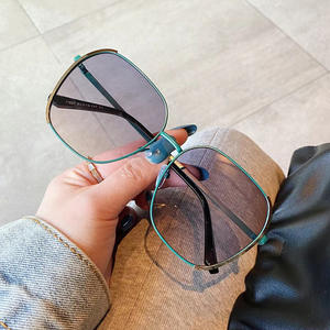 Gafas de Sol Polarizadas Qianai con Media Montura Metálica, Marco Dorado, Protección UV400, Unisex, Modernas, Tipo 3 - Product Image 4