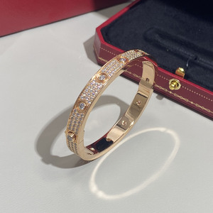Bracciali di coppia personalizzati in fabbrica, di alta qualità, classici, a diamante pieno, alla moda, all'ingrosso, a prezzi accessibili per Cartierred - Product Image 4