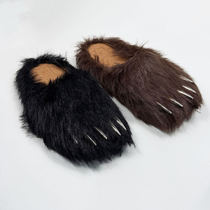 Mules en peluche personnalisées de créateur, avec logo sur mesure, pour hommes, en fausse fourrure, motif <span class=keywords><strong>patte</strong></span> <span class=keywords><strong>d</strong></span>'<span class=keywords><strong>ours</strong></span>, avec griffes métalliques - Product Image 3
