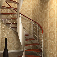 Escalier en colimaçon extérieur préfabriqué moderne en acier inoxydable avec marches en bois massif, garde-corps en câble de verre et main courante courbée pour appartement