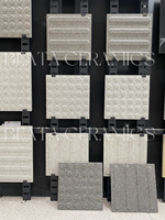 Dalles de pavage tactiles en porcelaine mate R11 résistantes aux intempéries pour chemins pour aveugles, indicateurs détectables pour allées publiques