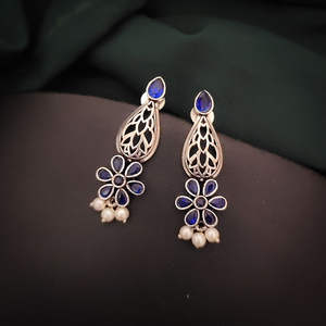 Pendientes de tuerca de plata parecidos, pendientes azules para mujer, acabado antiguo hecho a mano, joyería llamativa antideslustre - Product Image 1