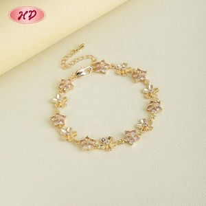 Fournisseur en gros – Bracelet chaîne et maillons en laiton plaqué or 18 carats avec zircon rose, motif fleur vintage – Bijou cadeau d'anniversaire pour femme - Product Image 6