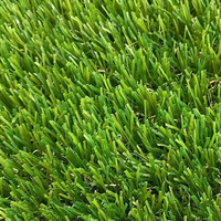 Gazon artificiel chinois en gros, tapis de gazon synthétique pour terrains de football, murs végétalisés et décoration de jardins et de sites sportifs