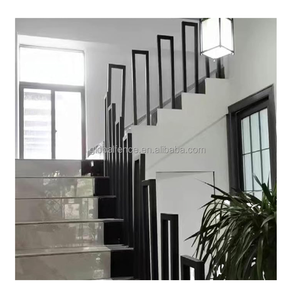 Rampe d'escalier extérieure moderne en aluminium en forme de U Reilbu, compatible avec les escaliers à 1 marche, avec design à piquets - Product Image 1
