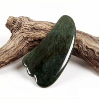 Outil de massage facial en jade néphrite vert foncé à surface lisse, outil de grattage Gua Sha à bords lisses pour le drainage lymphatique, utilisation sur tout le corps